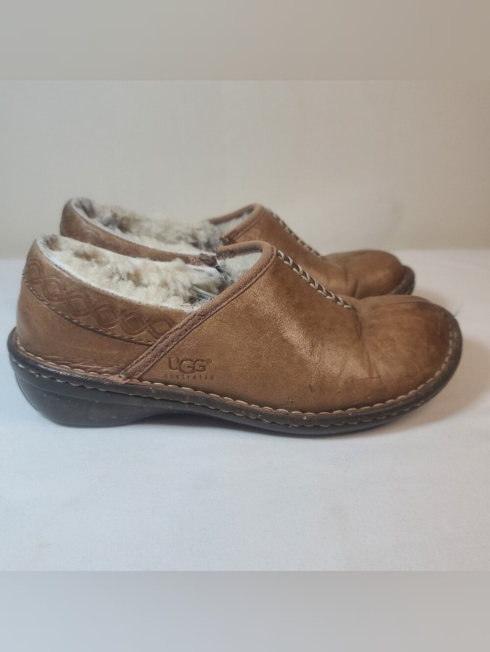 UGG Tan Leather Shearling-Lined Slip-On Clogs Size 5